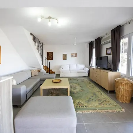 Gorgeous With Shared Pool In Villa *