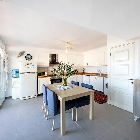 Vila Gorgeous With Shared Pool In