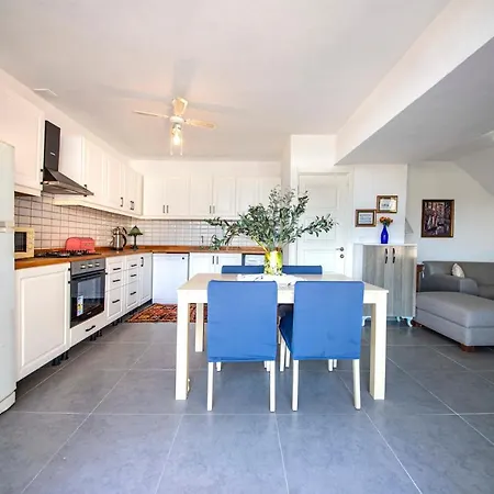 Gorgeous With Shared Pool In *