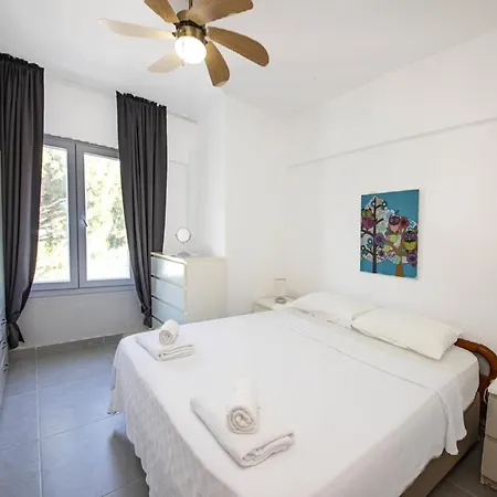 Gorgeous With Shared Pool In